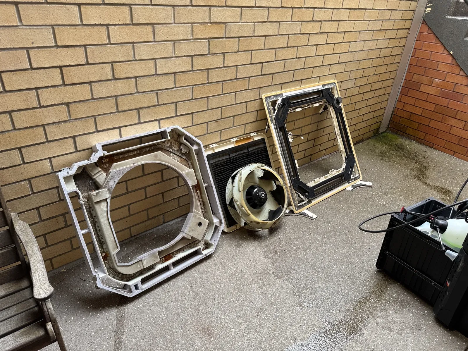 Before and after: cassette unit cleaned